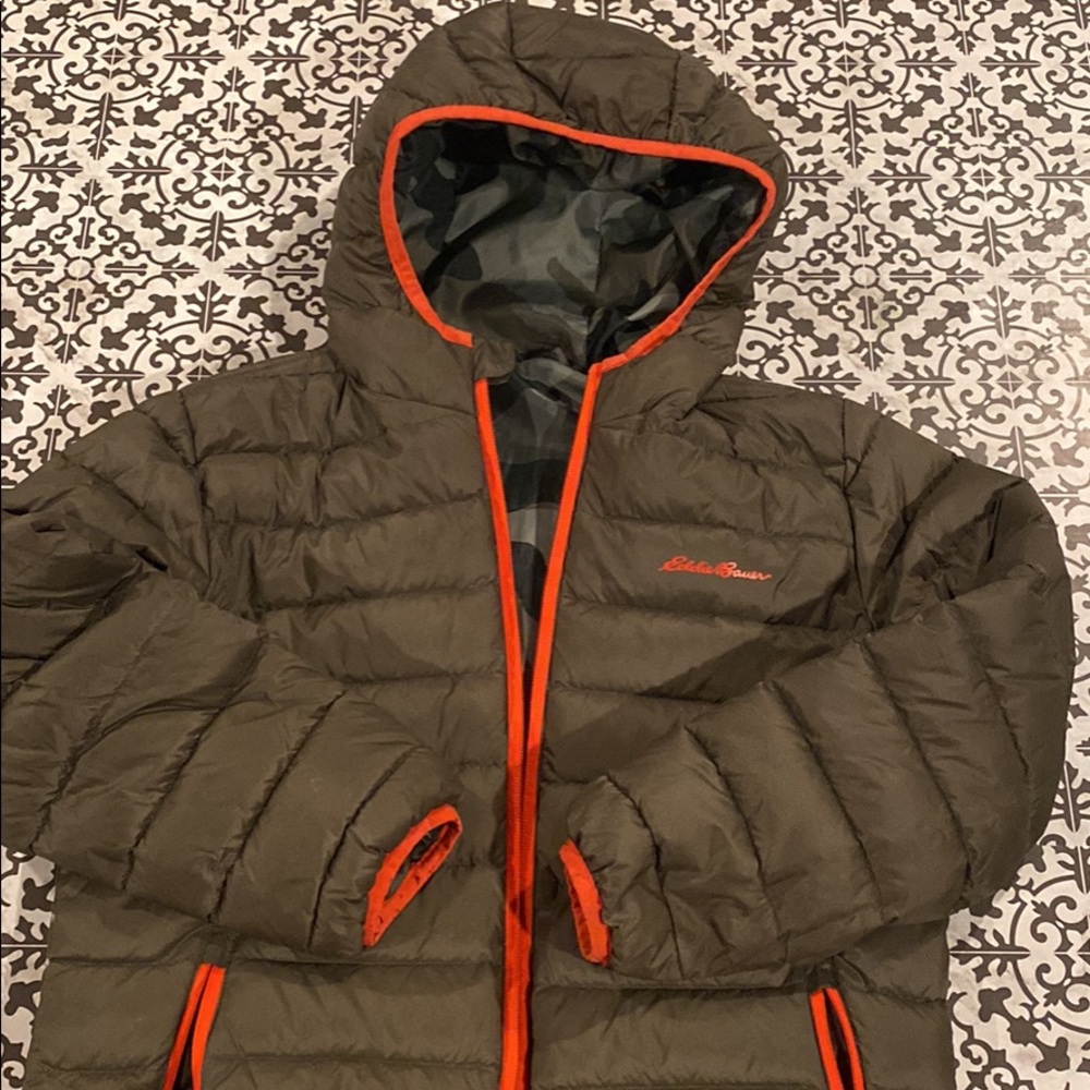 Eddie Bauer Kids Size M 10/12 Green/ Camo reversible jacket